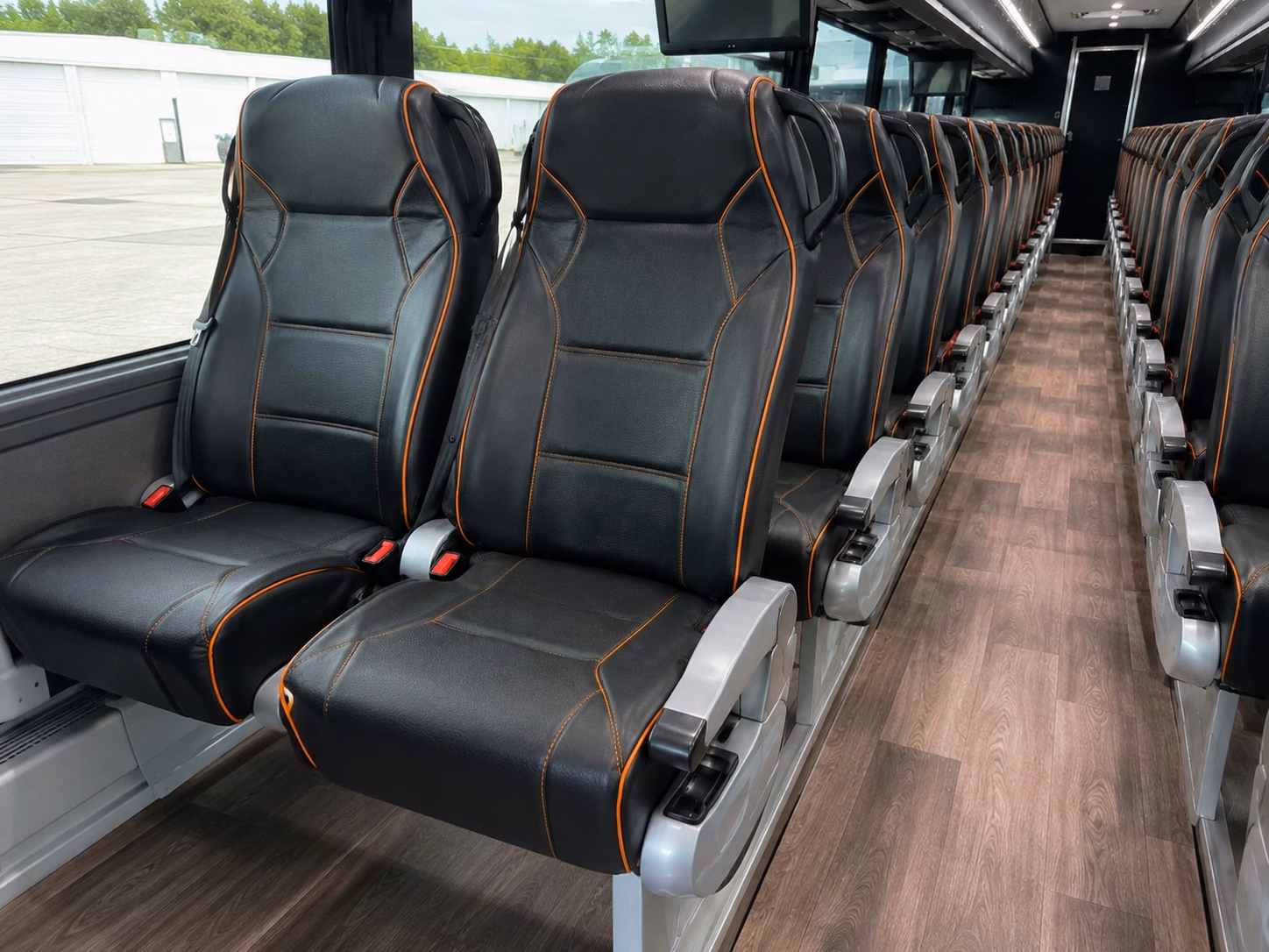 for quick and easy airport shuttle service to newark liberty international airport busrentalnewark com has you covered